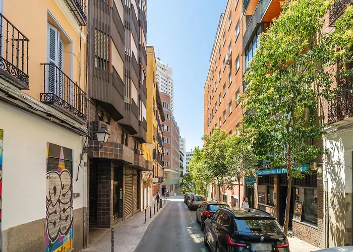Estudios En Plaza España. Centro De