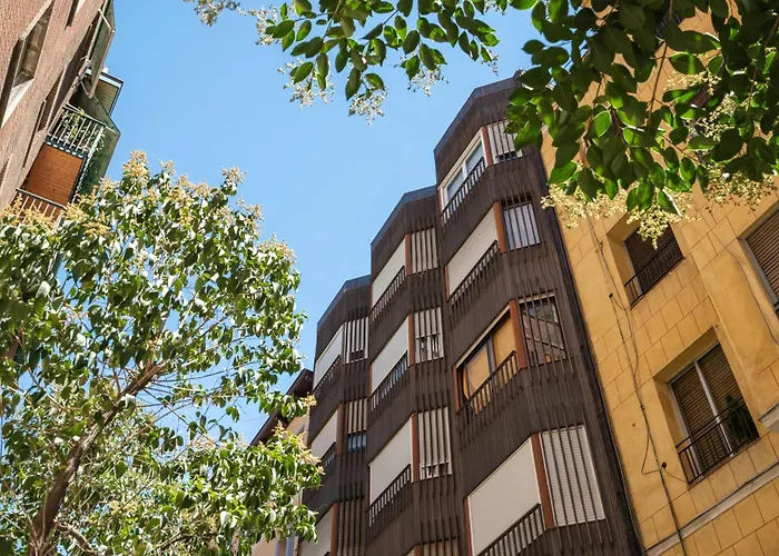 Estudios En Plaza España. Centro De